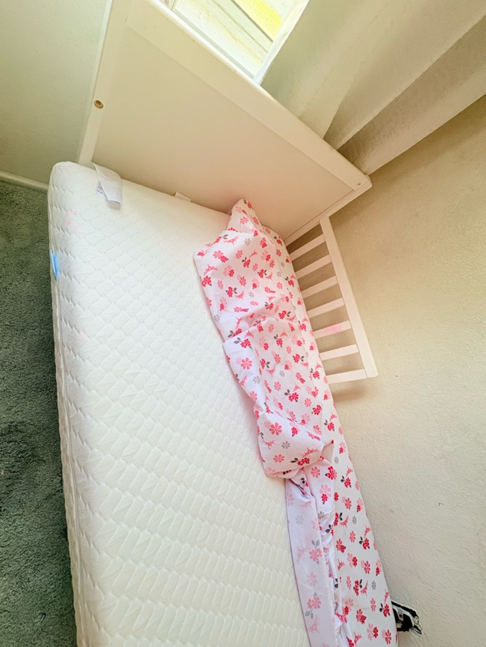 Toddler bed frame & matress